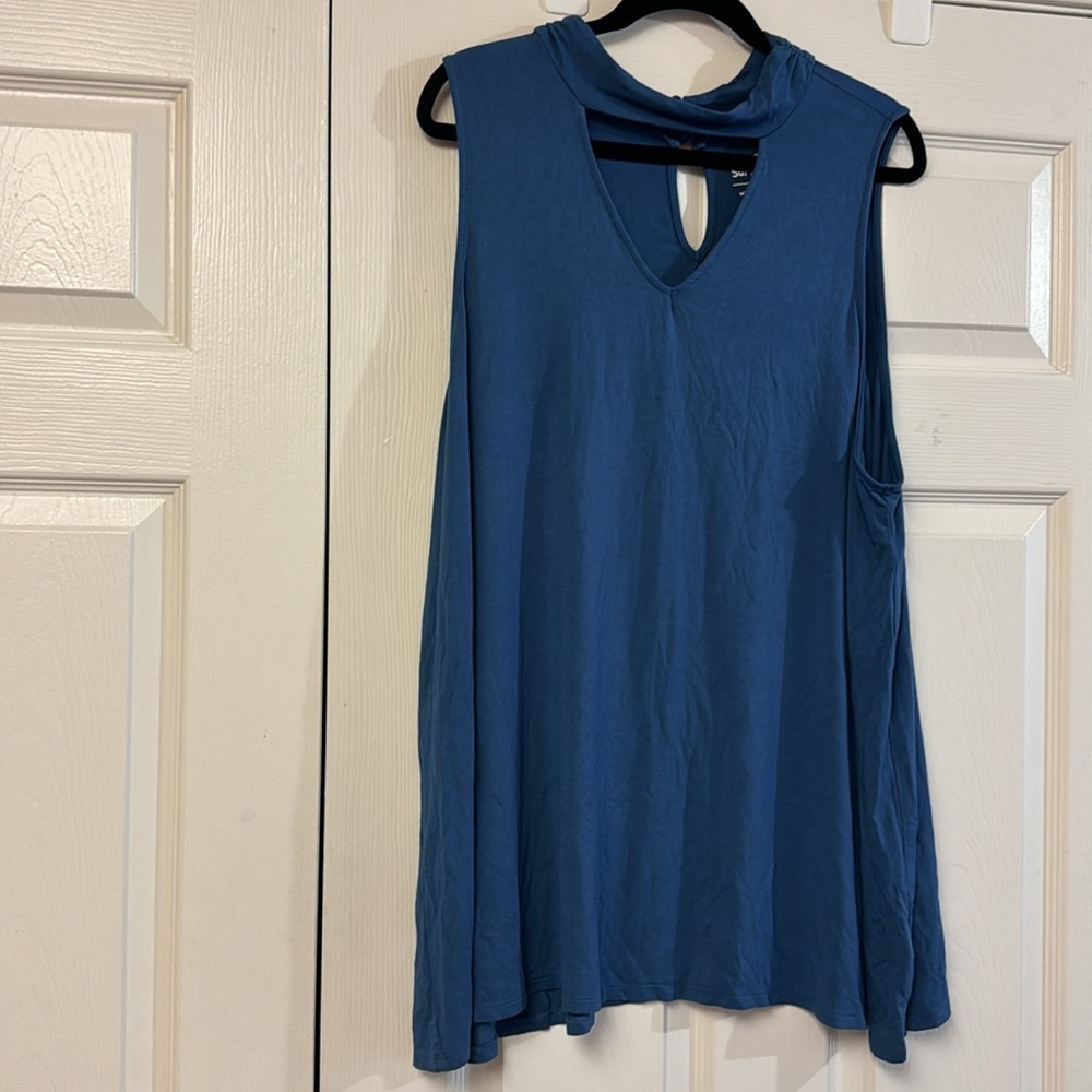 Torrid super soft knits blue sleeves tank top key hole neck 4X - Picture 2 of 5